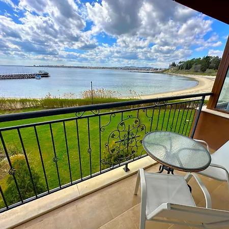 Marina Breeze - Firstline & Seaview